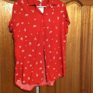 Beach lounge red blouse with a touch of little stars